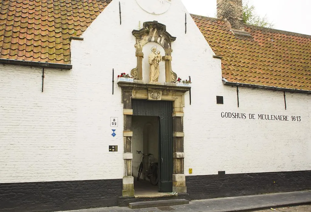 B&B Alphabet - Luxury Guesthouse And Art Gallery-1