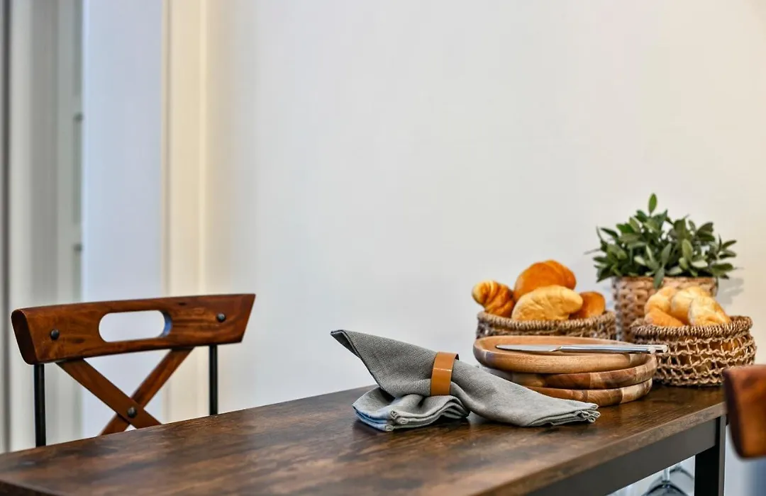 Huswell - Charming Getaway In The Historical City Center-1