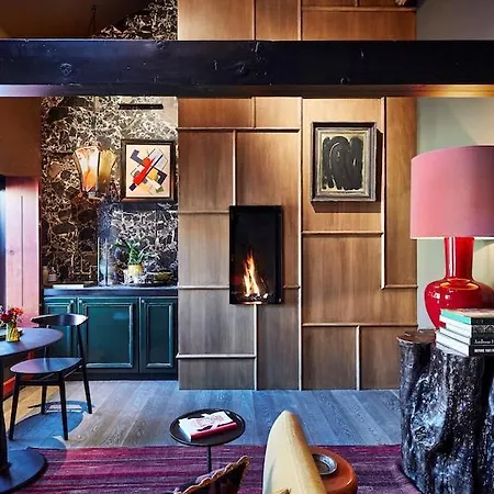 Maison Fred Luxury Suites-3